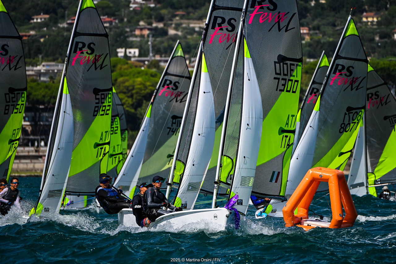 Circolo Vela Gargnano: al via la prima regata nazionale del doppio Rs Feva 2026
