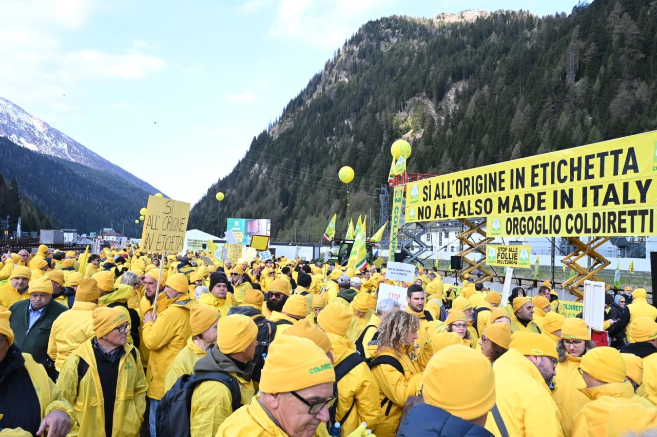 Coldiretti: protesta al Brennero sul cambio del codice doganale, presenti anche gli agricoltori bresciani