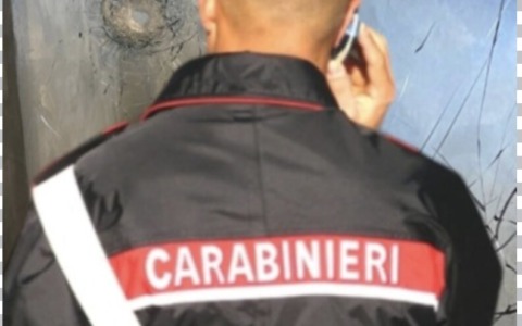 Con monopattino elettrico rubato e strumenti da scasso: 34enne denunciato