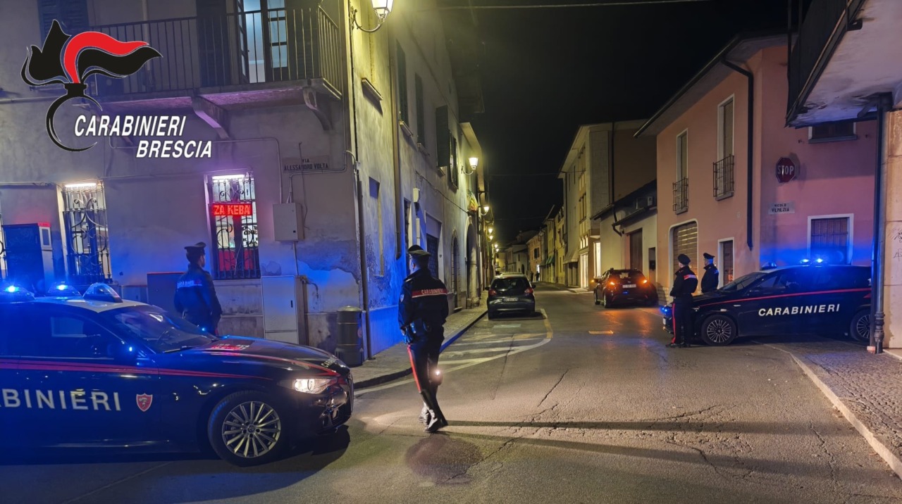 Manerbio, controlli straordinari dei carabinieri: 69 identificati, 1 denunciato e 1 arrestato