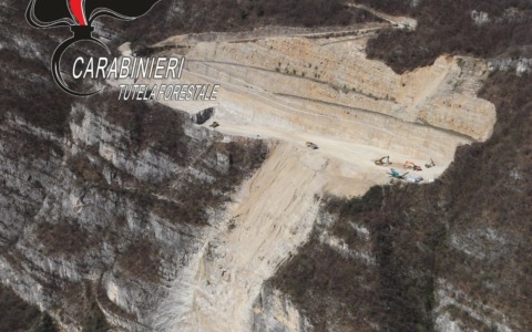 Estratti illegalmente oltre 81mila metri cubi di materiale inerte, sanzioni per oltre 1,5 milioni di euro