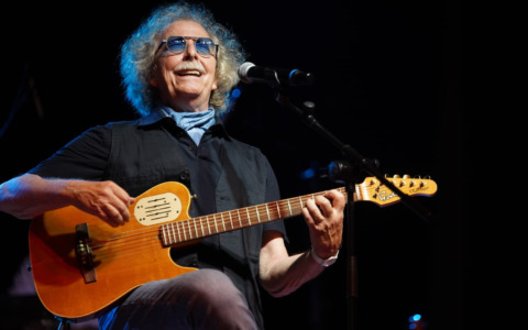 Fabio Concato sul palco del Teatro Clerici