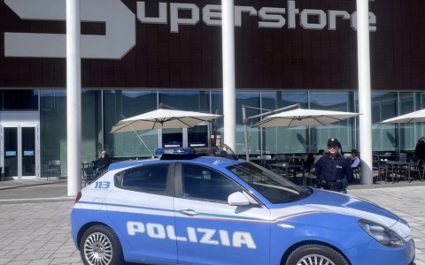Furto all’Esselunga di via Triumplina: due persone finiscono in manette