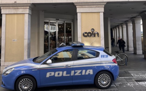 Furto alla Coin a Brescia: in manette una 56enne