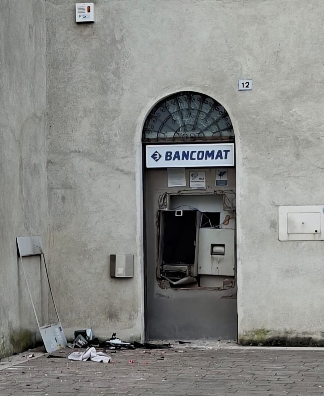 Colpo esplosivo al bancomat di Urago d’Oglio: il botto sveglia i residenti