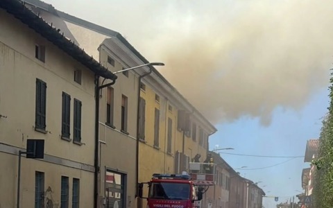 Incendio in un condominio a Trenzano: 8 appartamenti sono inagibili