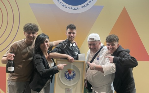 Nicola Matarazzo, il pizzaiolo acrobatico bresciano per la terza volta Campione del Mondo