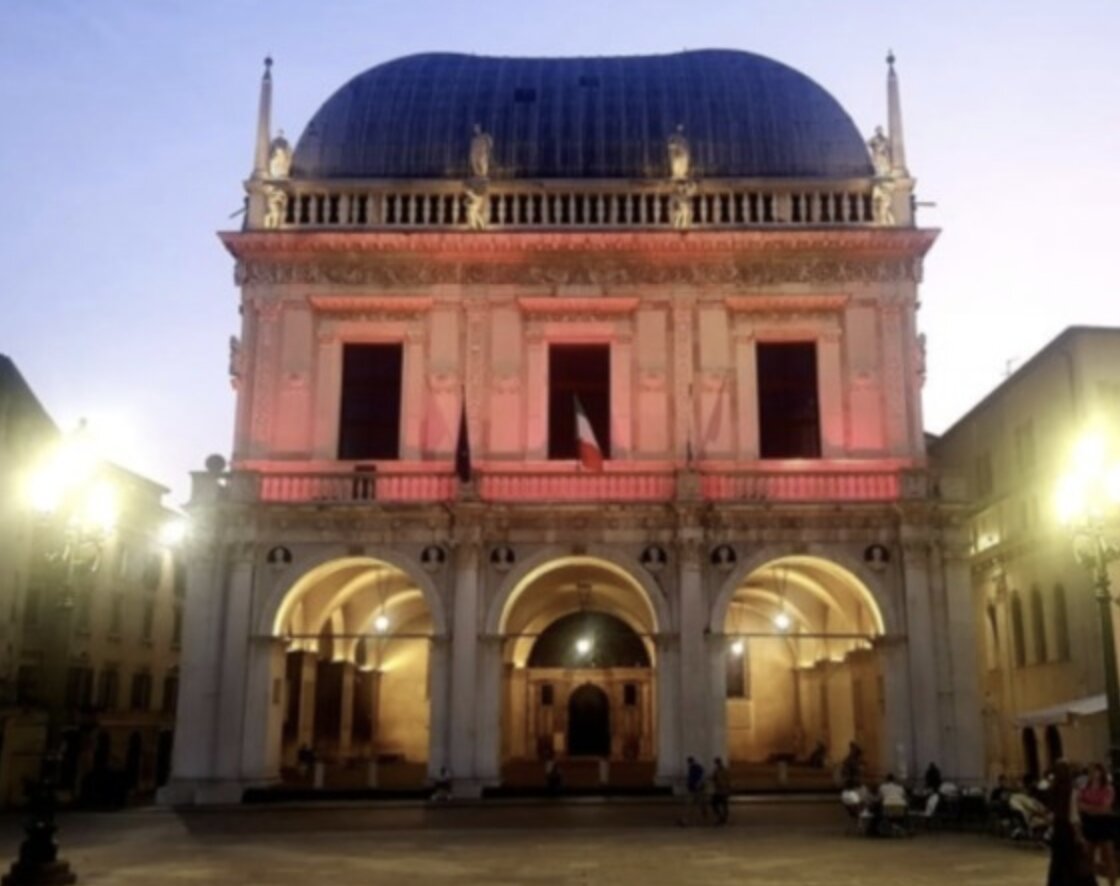 Sindrome del bambino scosso: Palazzo Loggia si illumina di arancione