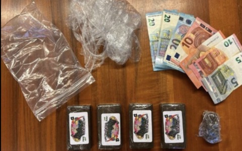 Spaccio di droga a Brescia: in manette un 18enne, denunciato un minorenne