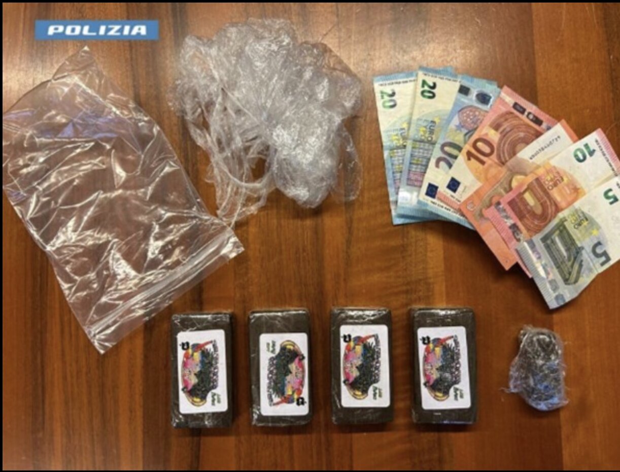 Spaccio di droga a Brescia: in manette un 18enne, denunciato un minorenne