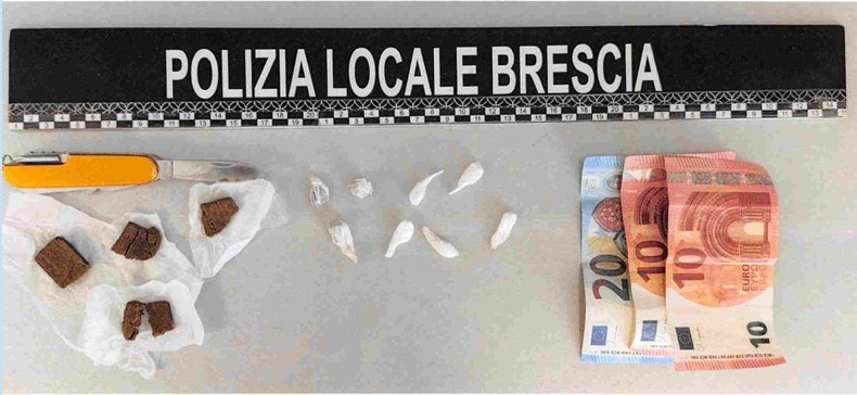 Spaccio, violenza e resistenza a pubblico ufficiale: arrestata una donna a Brescia