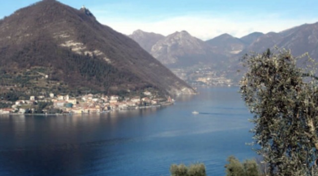 Speronano la motovedetta sul lago d’Iseo: pescatore morde un agente alla mano e viene denunciato