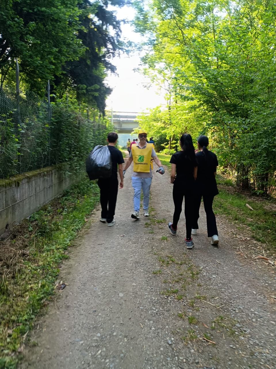 Gli studenti dell’Istituto Mazzolari di Verolanuova puliscono il territorio con Legambiente