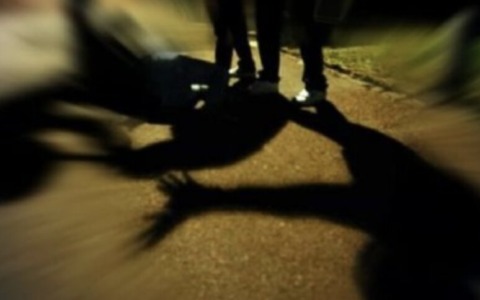 Toscolano Maderno: colluttazione fra tre papà e alcuni minori per difendere la figlia