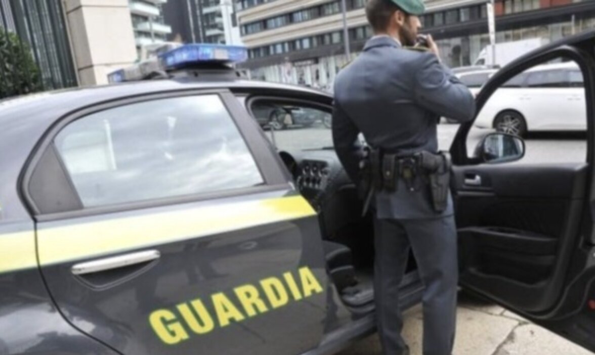 Truffa degli “interventi idraulici urgenti”: sequestrati 200mila euro e un suv da 50mila euro