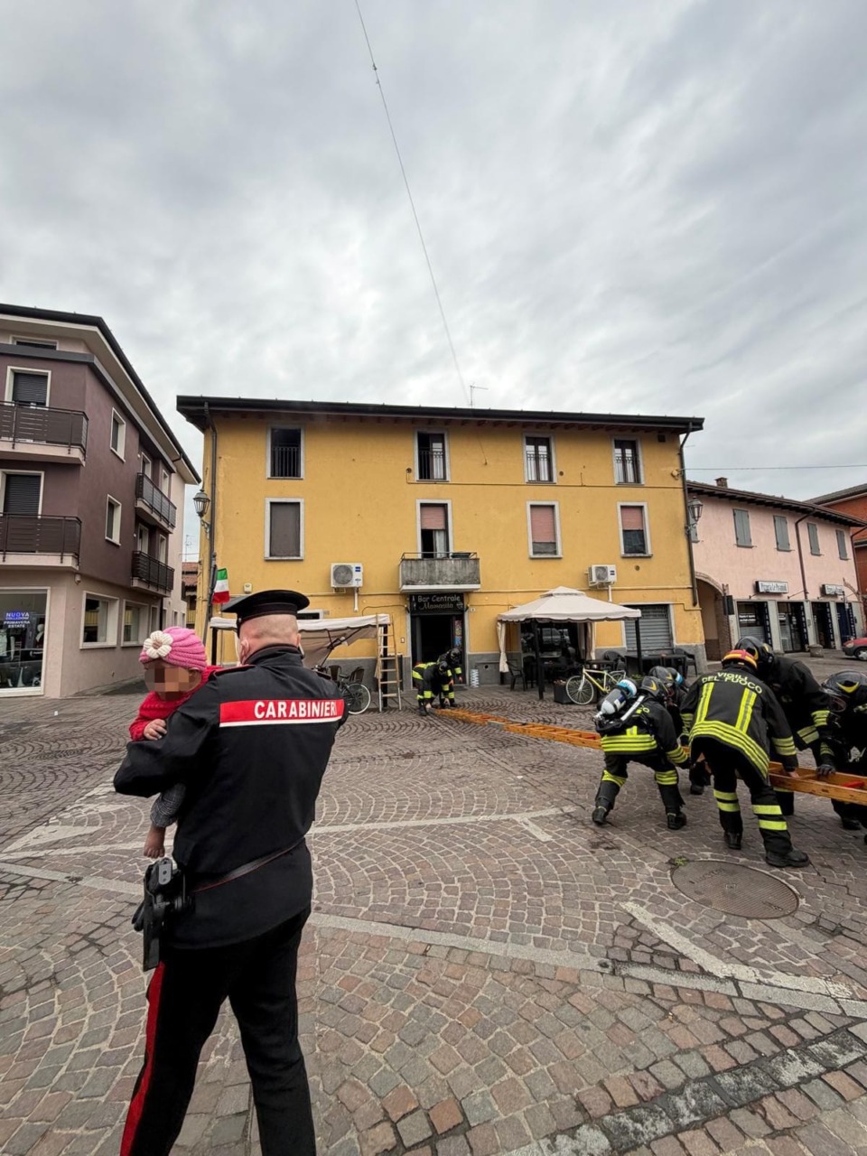 Incendio a Castrezzato, palazzina senza utenze: cinque famiglie sfollate