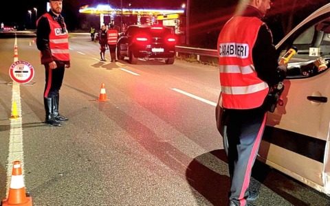 Maxi controlli a Rezzato: 315 persone identificate, 21 denunce e un arresto per droga lungo la SS45 bis