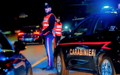 Colpito con il triangolo mobile d’emergenza durante una rissa