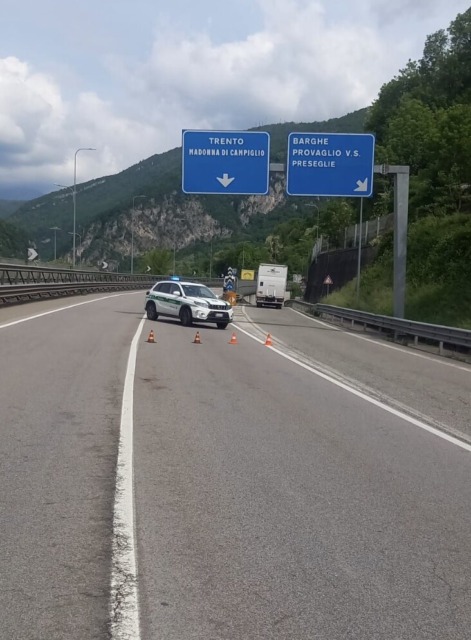 Barghe: incidente in galleria, strada chiusa
