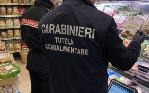 Brescia: sequestrati 673 chilogrammi di alimenti, sanzioni per oltre 16mila euro