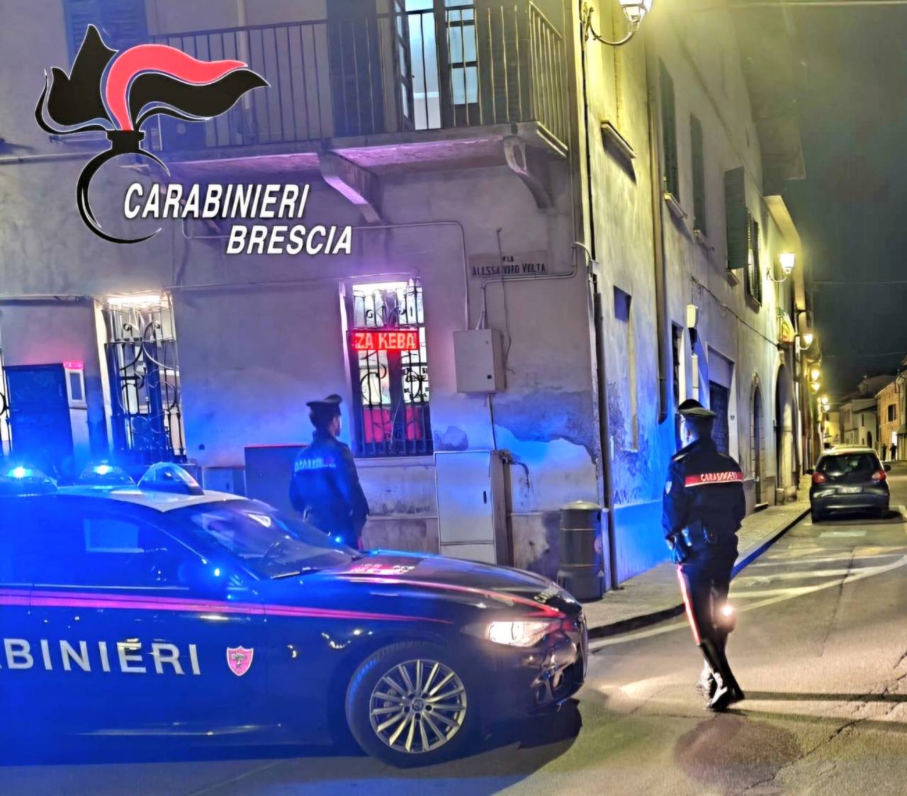 Brescia: rimuovono con forza un cestino dei rifiuti e lanciano una transenna sulla carreggiata