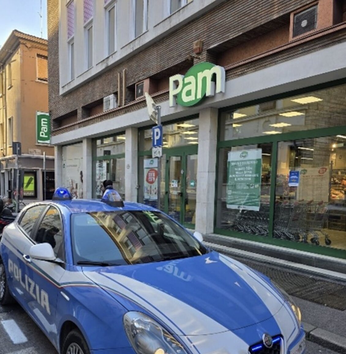 Brescia: rapina al Pam di via Porcellaga, agenti aggrediti e minacciati di morte
