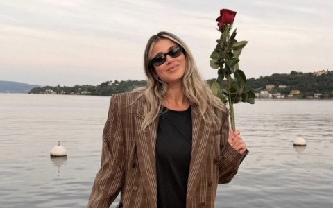 Diletta Leotta a Salò: con lei il marito Loris Karius