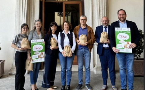 “Dona un sorRISO”: nelle piazze la solidarietà per il progetto di ricerca della Breast Unit Spedali Civili