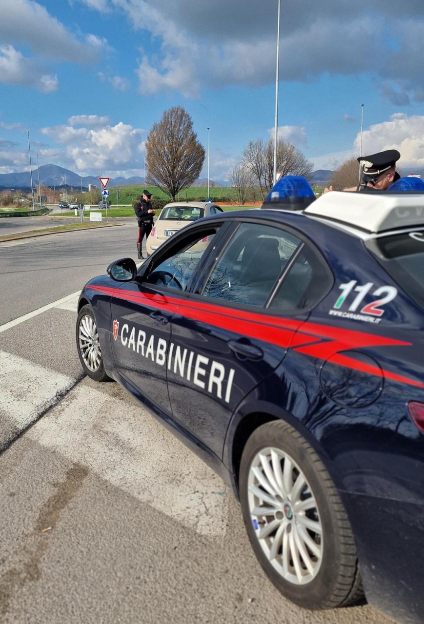 Gussago: in auto ubriaco minaccia gli utenti della strada e colpisce un carabiniere, arrestato