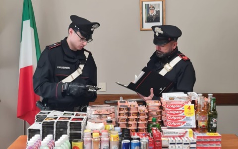 Manerba del Garda: 24enne in bicicletta con nello zaino 240 grammi di hashish, arrestato