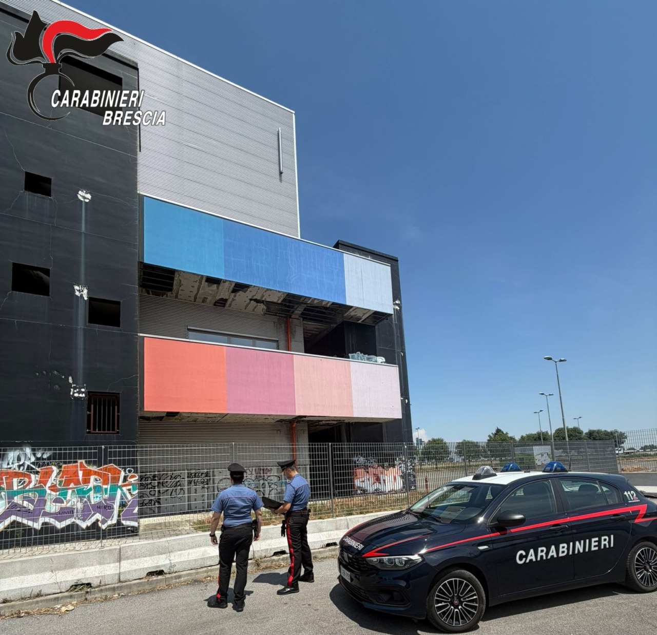 Orzinuovi: 23enne sdraiata sul parapetto dell’ultimo piano dell’ex Orcena Park, salvata dai carabinieri