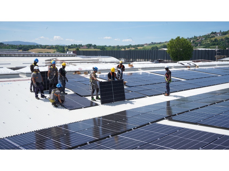 Come le aziende italiane stanno abbattendo i costi energetici con il fotovoltaico industriale SENEC