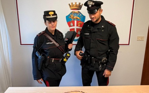 Pusher scoperto mentre vende droga a Lonato del Garda: arrestato