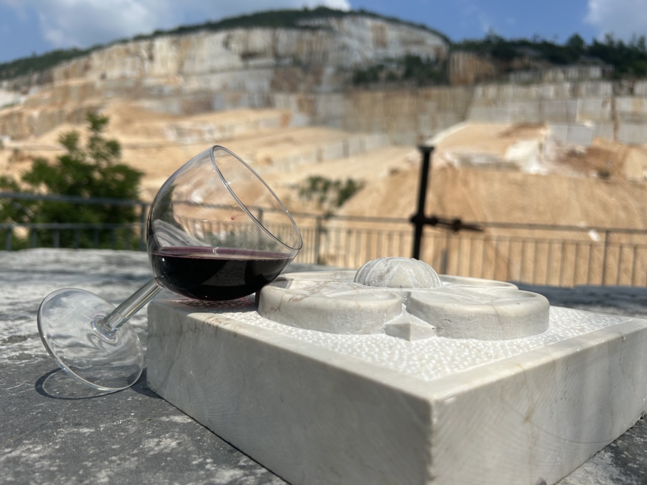 Scenari di marmo: a Serle il lavoro in cava diventa esperienza immersiva
