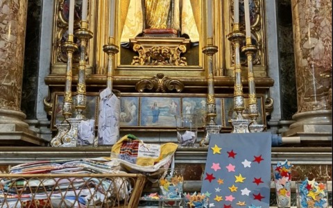 Nuovi ricami per  la Madonna del Rosario