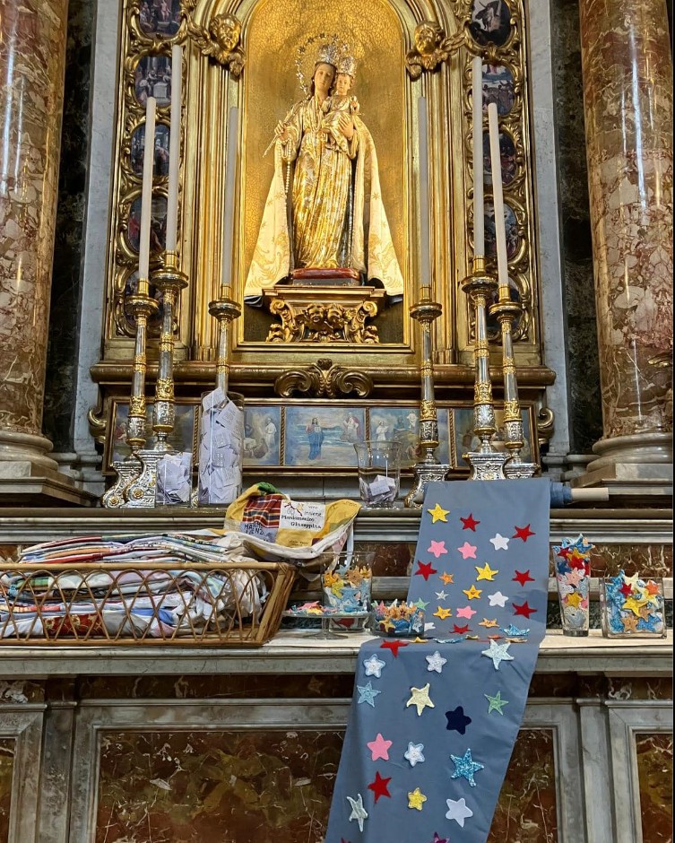 Nuovi ricami per  la Madonna del Rosario