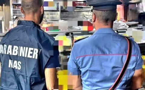 Multa da 6.500 euro: il titolare non aveva la licenza per lo svolgimento di spettacoli pubblici