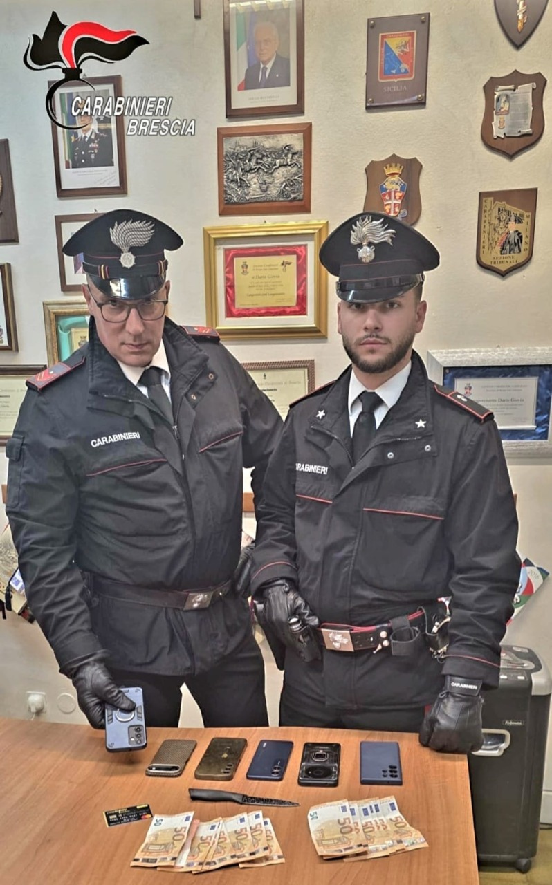 Si danno appuntamento sui social, minacciato con un coltello e obbligato a effettuare un bonifico da 500 euro