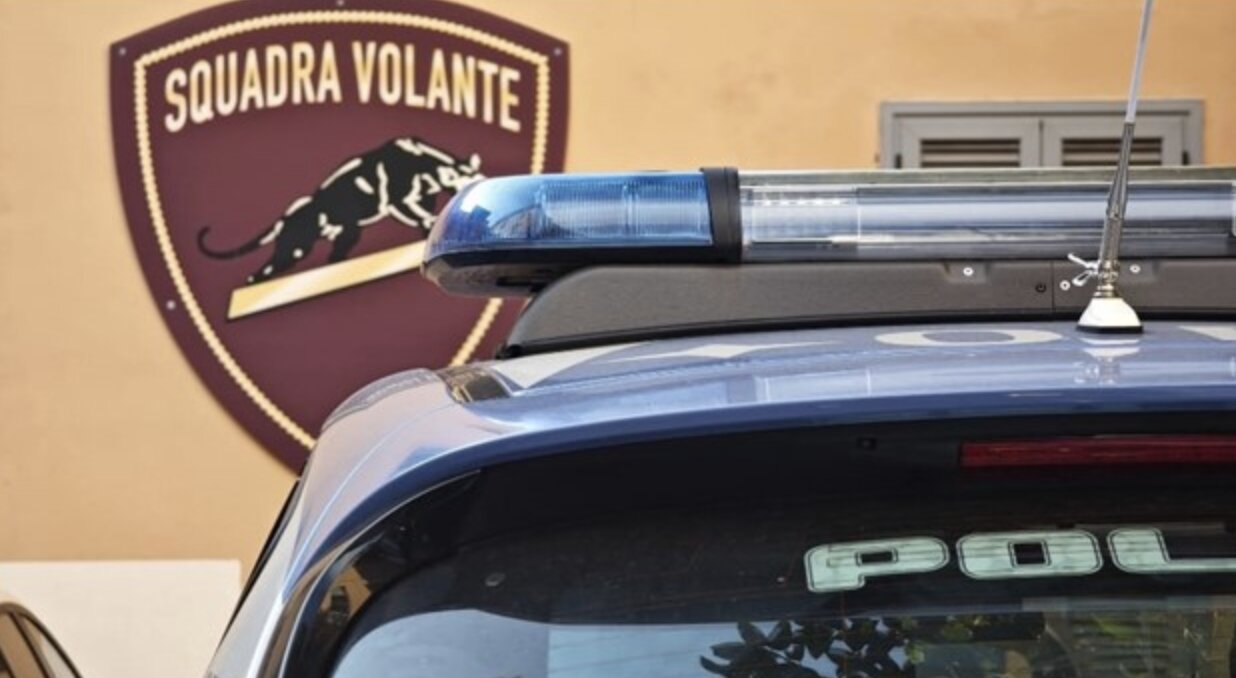 Si presenta sotto casa della ex compagna: urla e minacce al rifiuto della donna di farlo salire