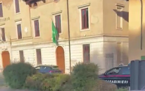 Si finge carabiniere per truffare il parroco di Palazzolo sull’Oglio: all’appuntamento si presentano quelli veri