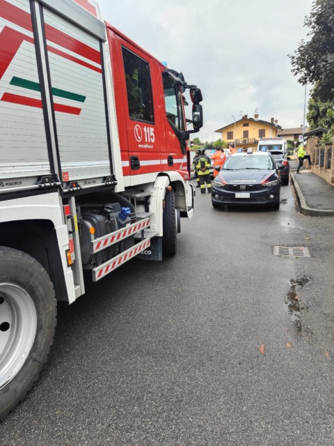 Rudiano, si barrica in casa e non apre: i soccorsi passano dalla finestra, illeso l’uomo