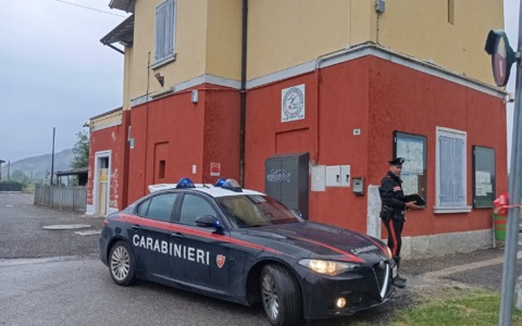 Rissa sul treno di rientro da Iseo: otto ragazzi denunciati