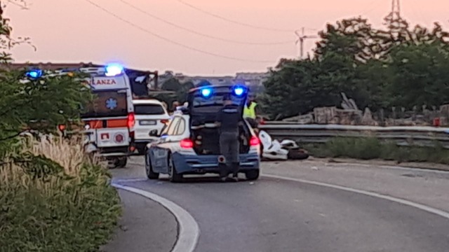 Schianto a Capriolo, un altro morto sulla curva “maledetta”: è un giovane motociclista