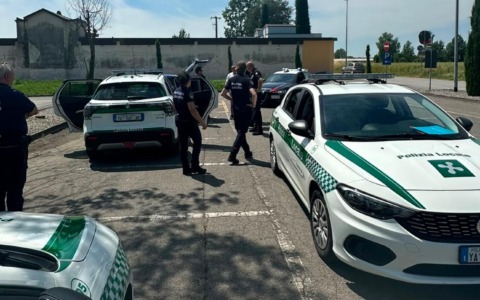Tentano la fuga in auto: fermati dalla Polizia locale di Leno
