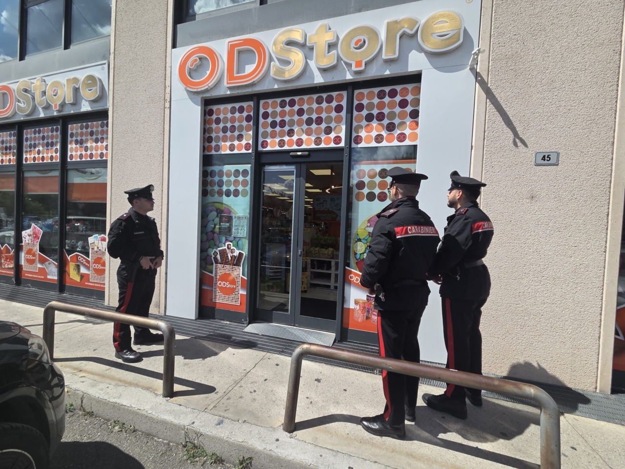 Furto aggravato in un negozio: arrestato un pregiudicato