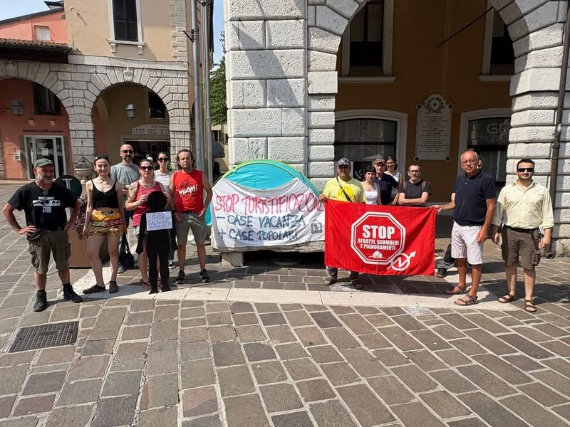 Collettivo Gardesano Autonomo in piazza contro la turistificazione del lago