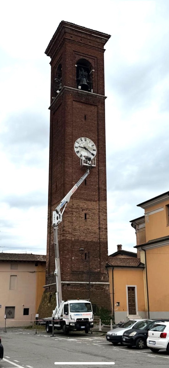 L’orologio della torre torna a segnare le ore