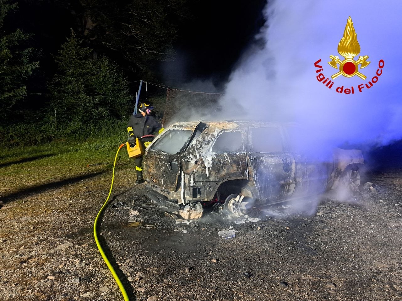 Auto a fuoco ad Artogne: l’intervento dei Vigili del Fuoco