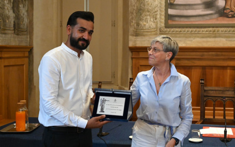 Bambini aggrediti al Parco Alberini: la sindaca premia Aslam Naveed, l’uomo che li ha soccorsi