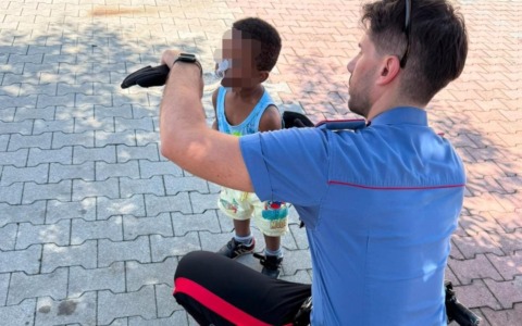 Bassa Bresciana: due bambini piccoli rimasti bloccati in auto, l’intervento dei carabinieri